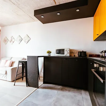 Industrial 9th Floor With Balcony And Views Appartamento Varsavia