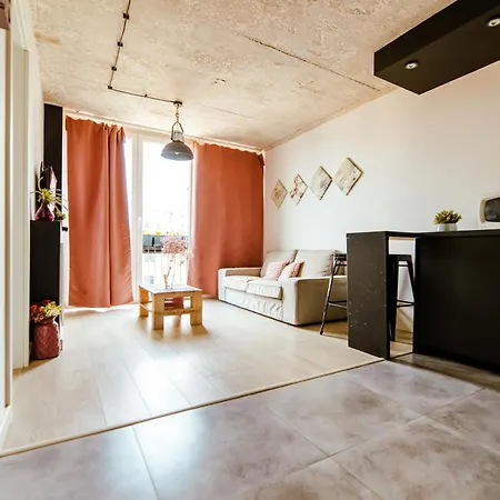 Industrial 9th Floor With Balcony And Views Appartamento *