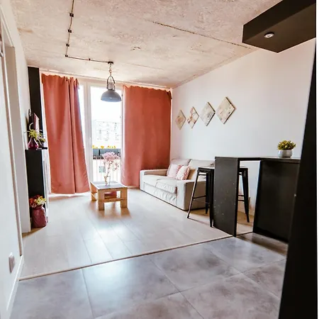 Industrial 9th Floor With Balcony And Views Appartamento